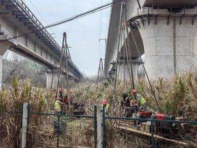 开工即决战 起步即冲刺 —— 九江市新建快速路二期项目涉铁段地质勘察稳步推进